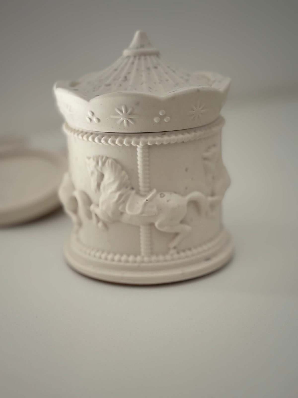 Carousel jar