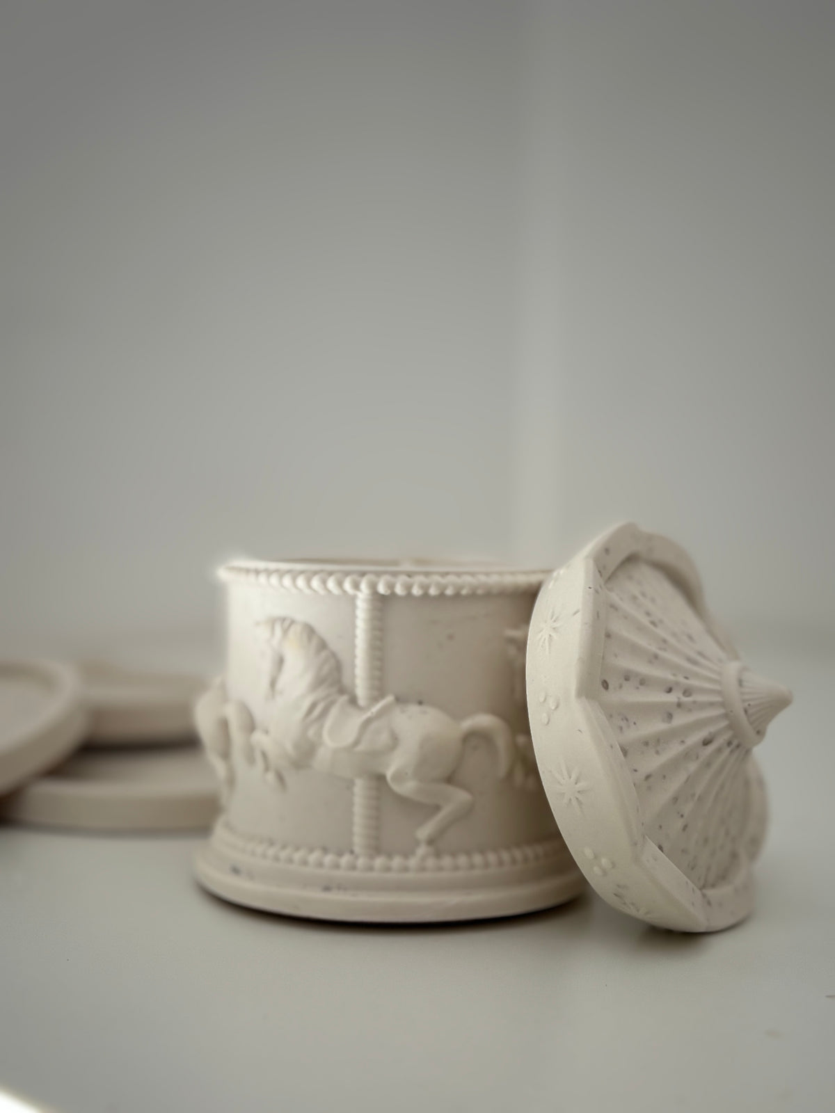 Carousel jar